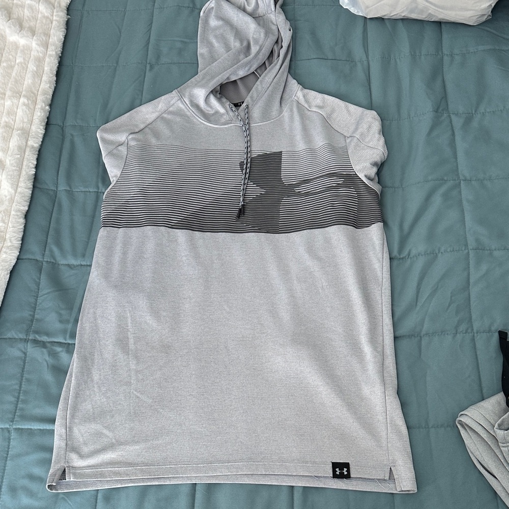 Under Armour Light Gray Hooded Sweat Shirt